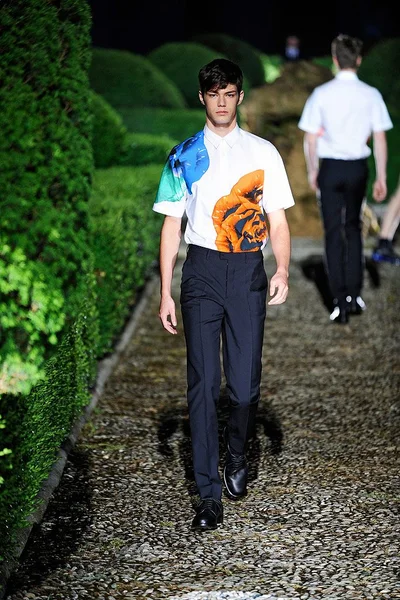 Look 25